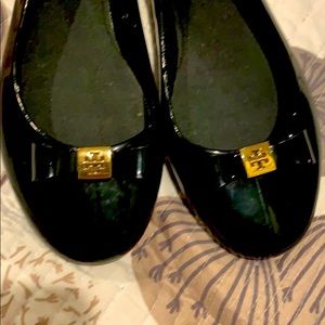 Jelly ballet black with gold bow
